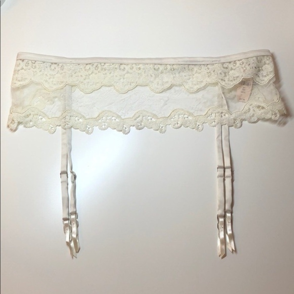 Victoria’s Secret Garter Belt *XS/S